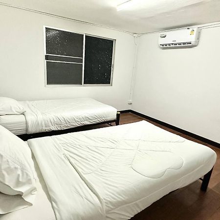 Adora Hostel Чіангмай Екстер'єр фото